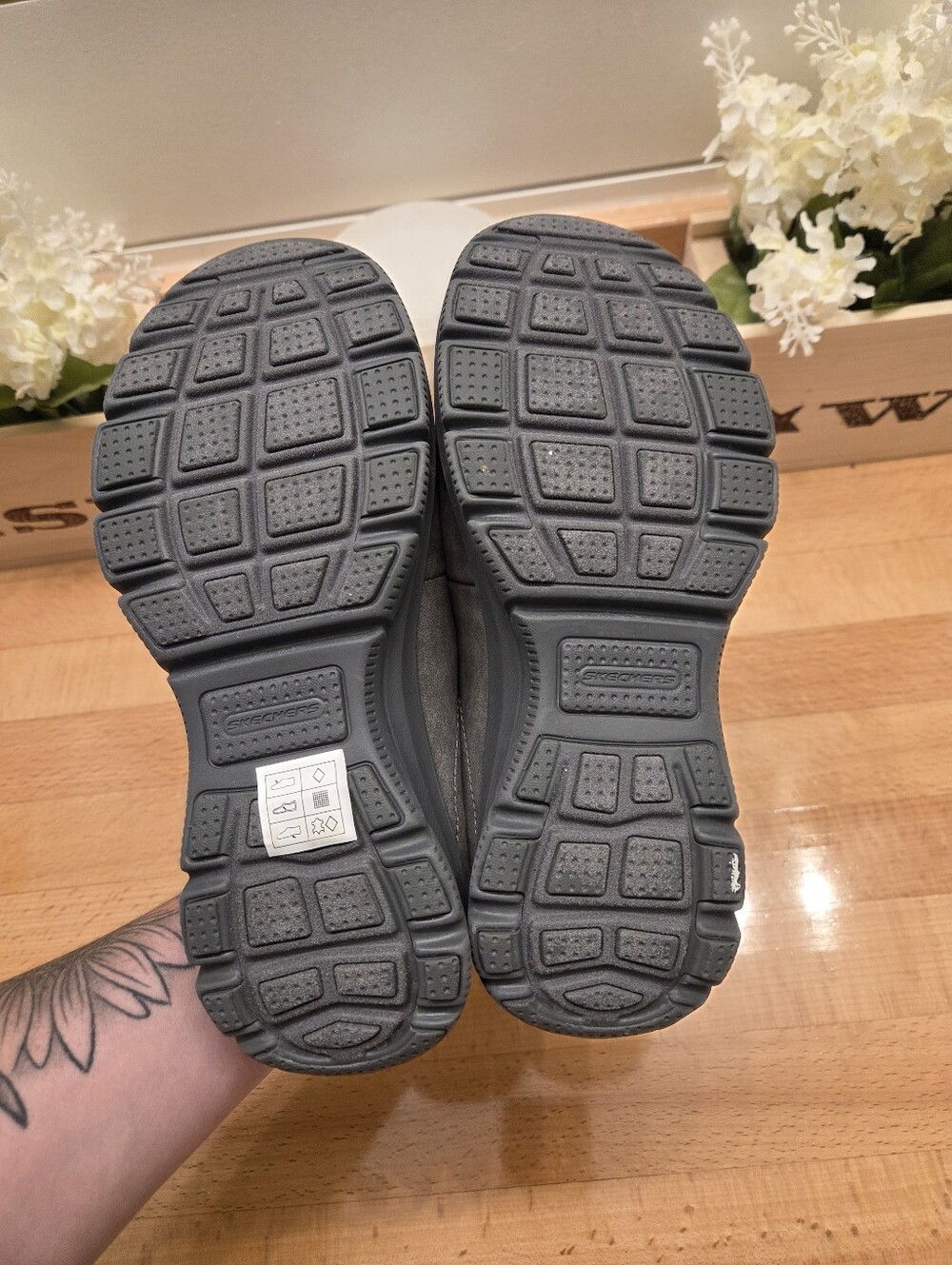 Skechers Women's Easy Going-Road Trip Mules Quilted Gray Size 6.5 - Picture 9 of 9